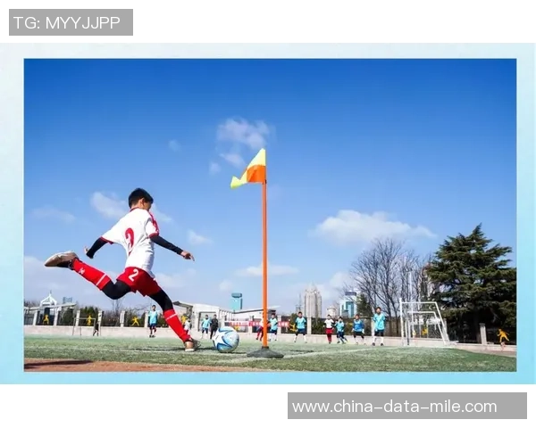 我们班的足球小子们在绿茵场上挥洒汗水追逐梦想的青春故事